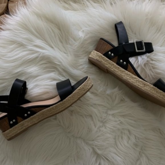 Tommy Bahama Shoes - Tommy Bahama Jona Sandals.